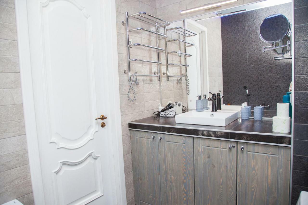 Vip Apartment On Lobanovskogo 19 Street Zaporizhia ภายนอก รูปภาพ